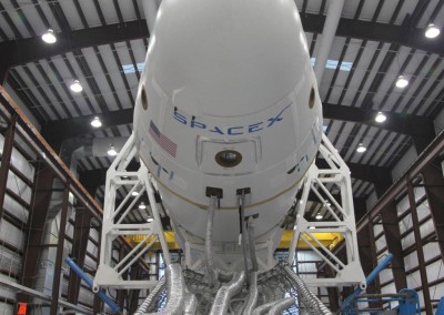 dragon_spacecraft_in_the_hangar_at_cape_canaveral_12-10_credit_spacex_0